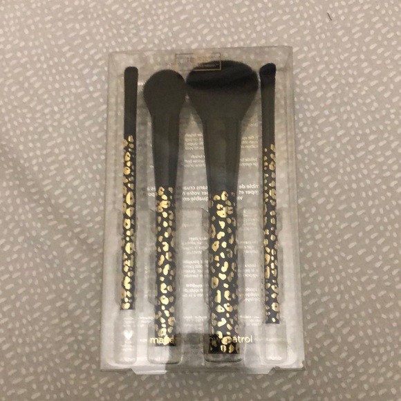 tarte Other - COPY - TARTE MAKE UP BURSHS SIT OF 4 new never use